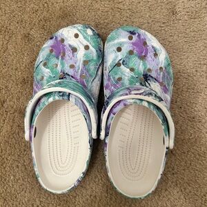 Crocs classic teal, purple, and white marbled crocs mens 5 womens 7